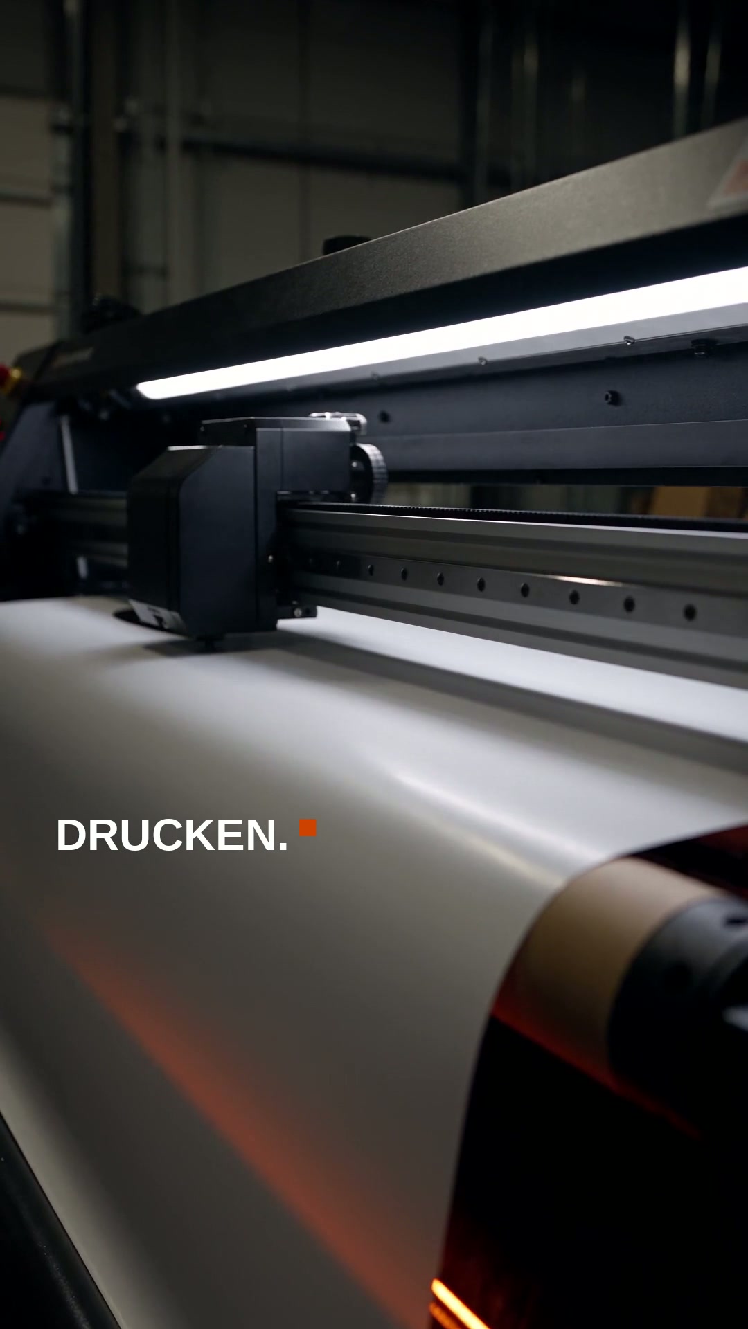 Grossformatdrucker in der Swissfoil Werkstatt in Zuchwil